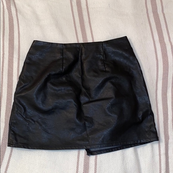 Pleather mini skirt - Picture 2 of 3